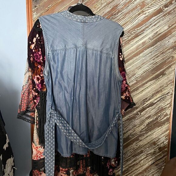 Holding horses stitched wrap vest NWT - Picture 6 of 7